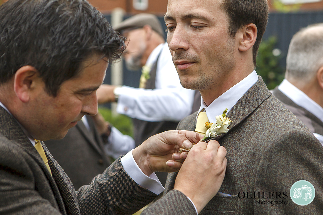 Putting buttonholes on